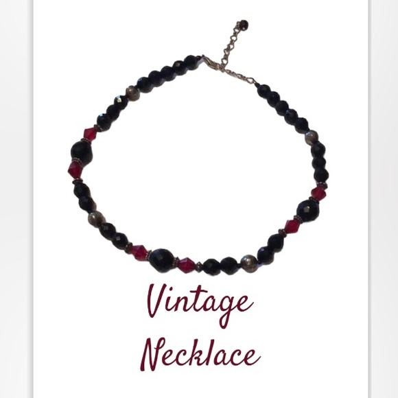 Vintage beaded necklace with red and black faceted beads and silvertone accents. - Picture 3 of 10